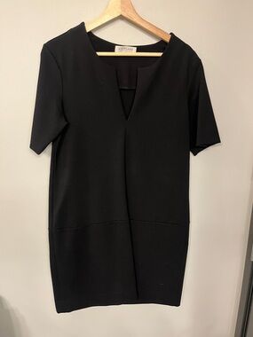 Everlane Black Short Sleeve Notch-Neck Mini Dress size M